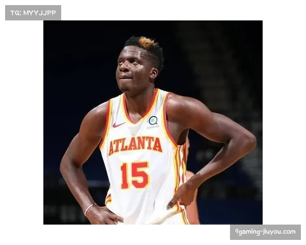 老鹰卡佩拉成功封盖对手上篮,随后自己完成空接暴扣提振士气